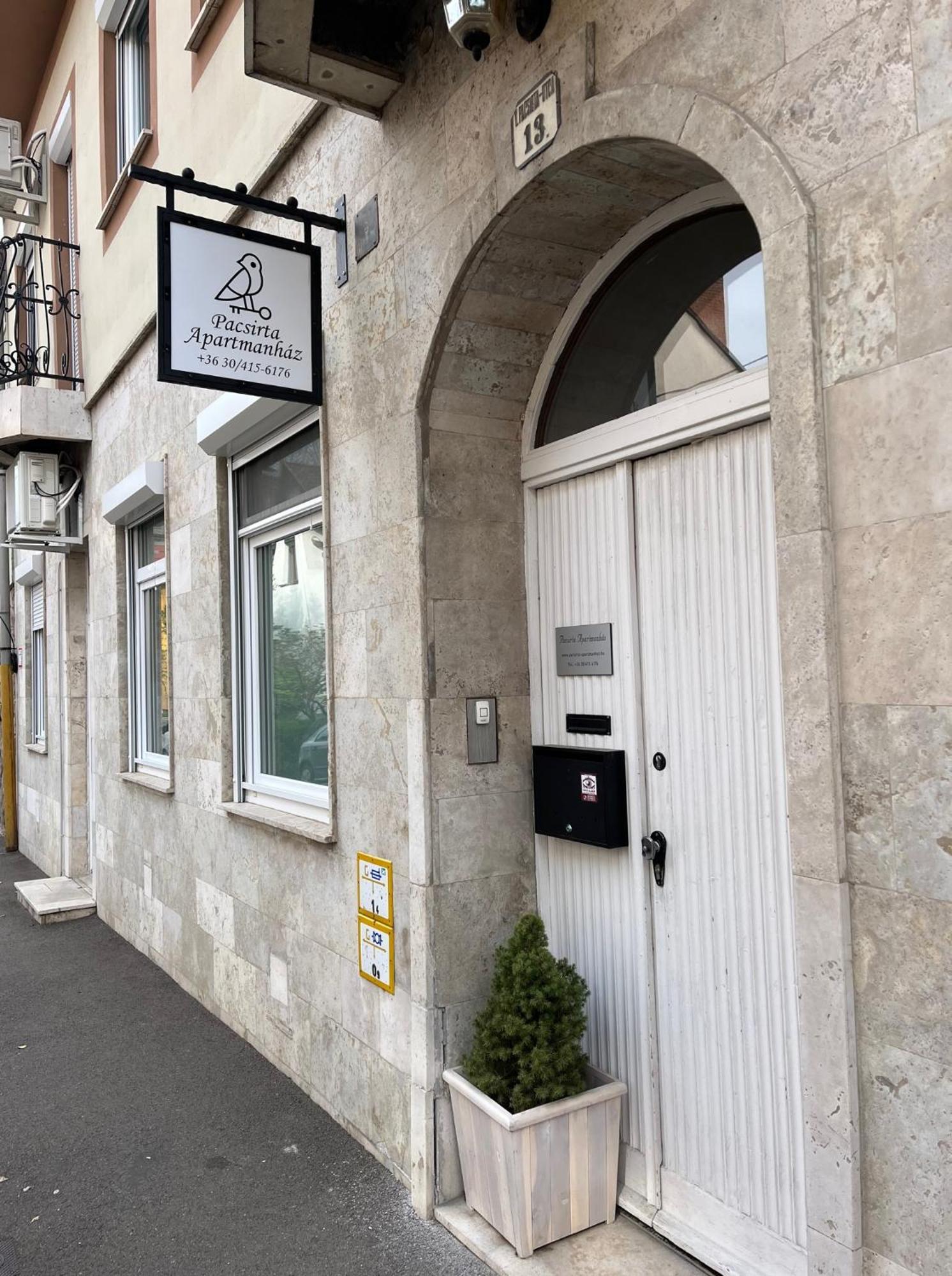 Pacsirta Apartman Grand Eger Bagian luar foto