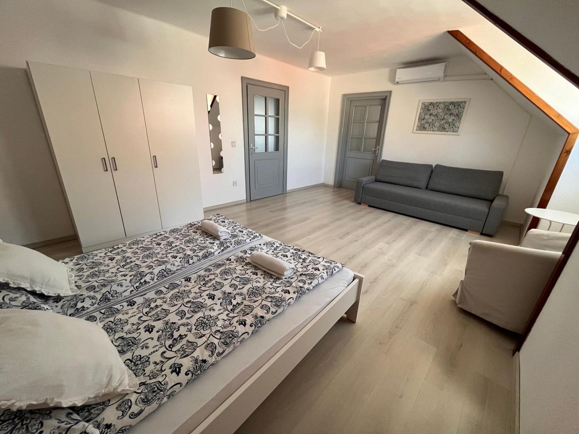 Pacsirta Apartman Grand Eger Bagian luar foto