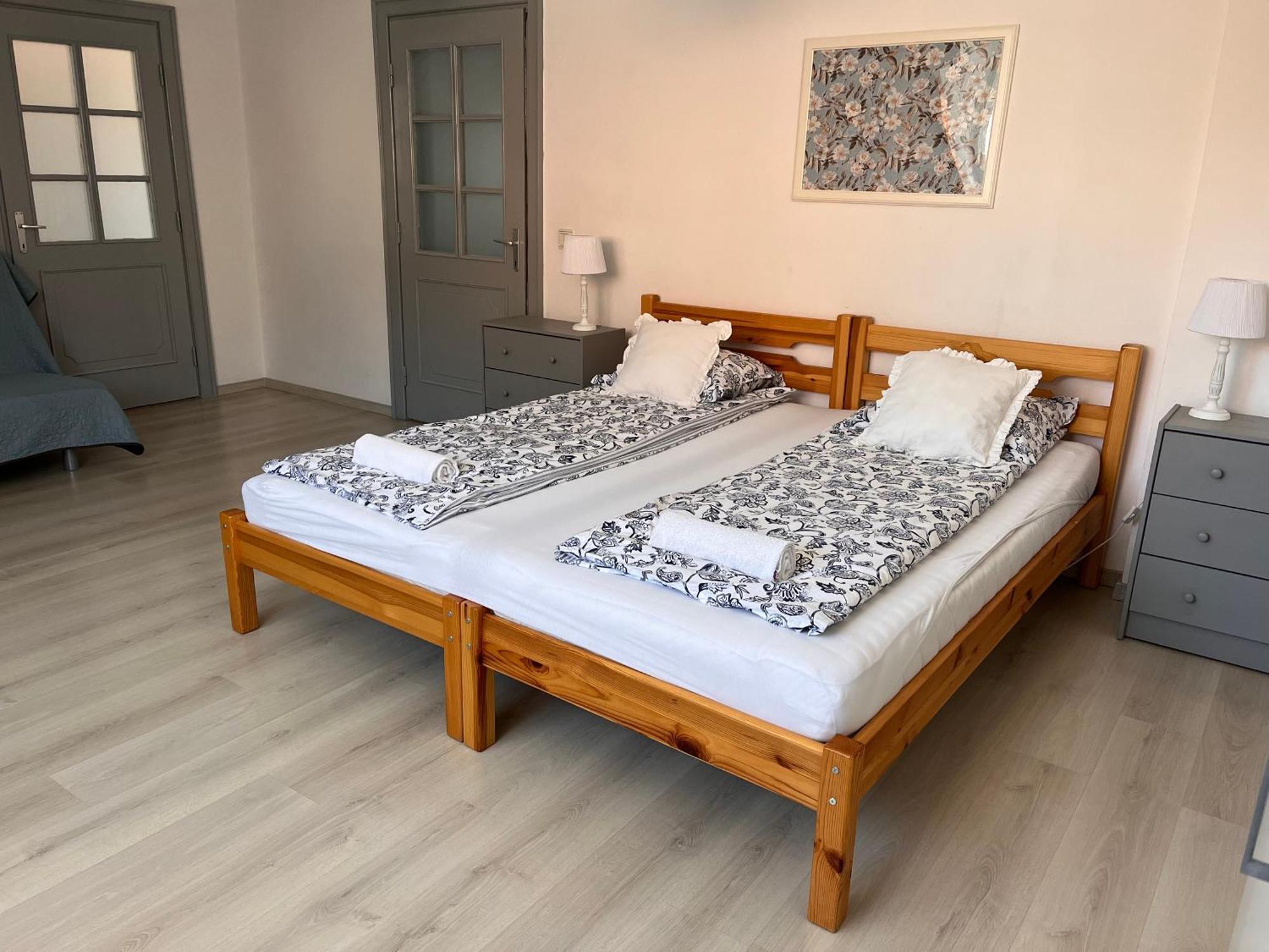 Pacsirta Apartman Grand Eger Bagian luar foto